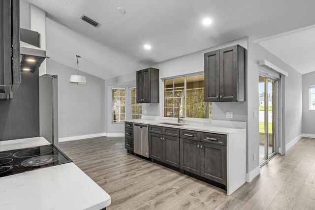 429 Lake Victoria Circle, Melbourne, FL 32940