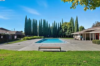 2067 Olivera Rd B, Concord, CA 94520