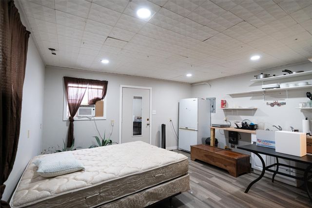 1114 Woodlawn ST, Lockhart, TX 78644