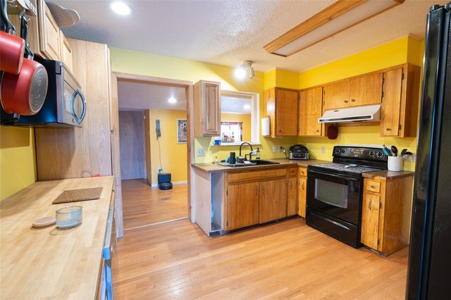 1114 Woodlawn ST, Lockhart, TX 78644