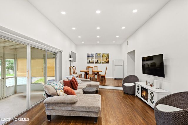 1006 Amethyst Drive, Toms River, NJ 08753