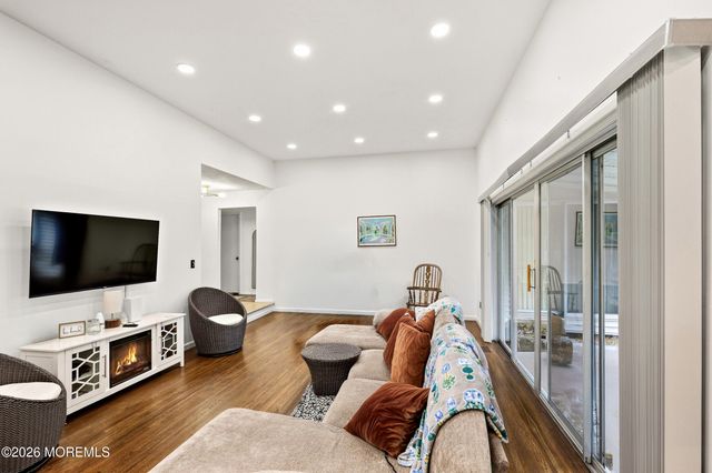 1006 Amethyst Drive, Toms River, NJ 08753