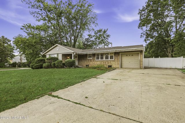 1006 Amethyst Drive, Toms River, NJ 08753
