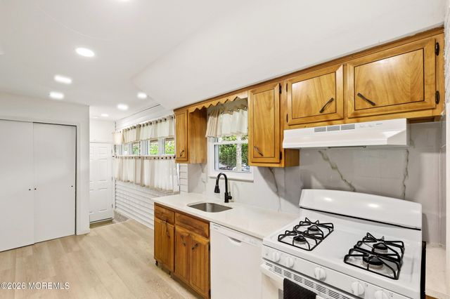 1006 Amethyst Drive, Toms River, NJ 08753