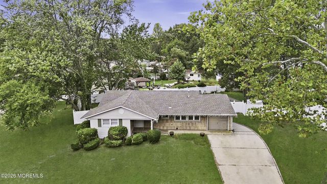 1006 Amethyst Drive, Toms River, NJ 08753