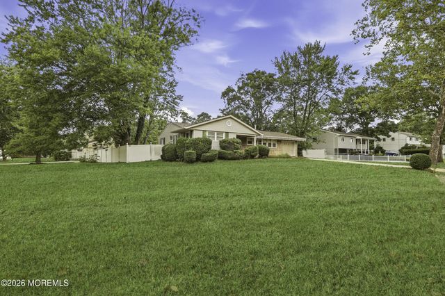 1006 Amethyst Drive, Toms River, NJ 08753