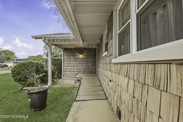 1006 Amethyst Drive, Toms River, NJ 08753