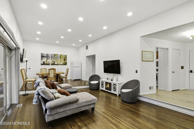 1006 Amethyst Drive, Toms River, NJ 08753