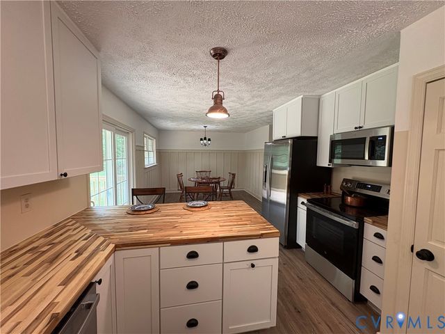 3011 Quaker Rd, Quinton, VA 23141