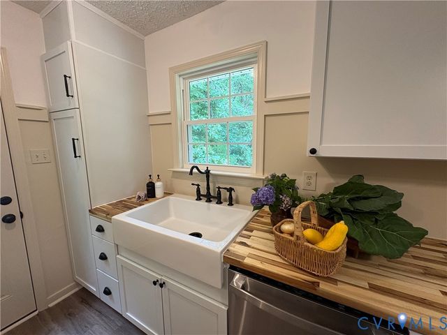 3011 Quaker Rd, Quinton, VA 23141