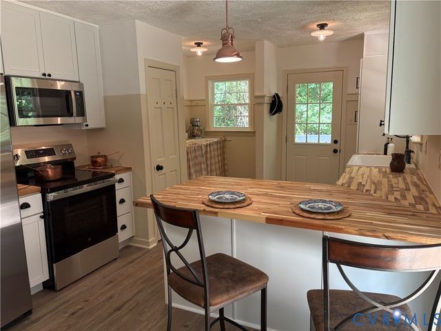 3011 Quaker Rd, Quinton, VA 23141