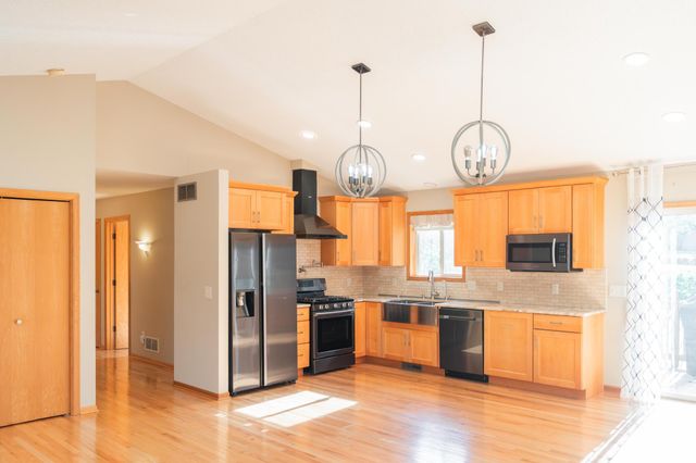 2543 Cypress Street, Maplewood, MN 55109