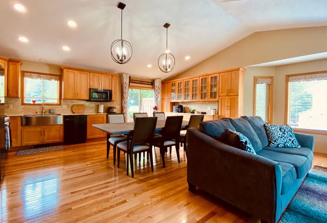 2543 Cypress Street, Maplewood, MN 55109