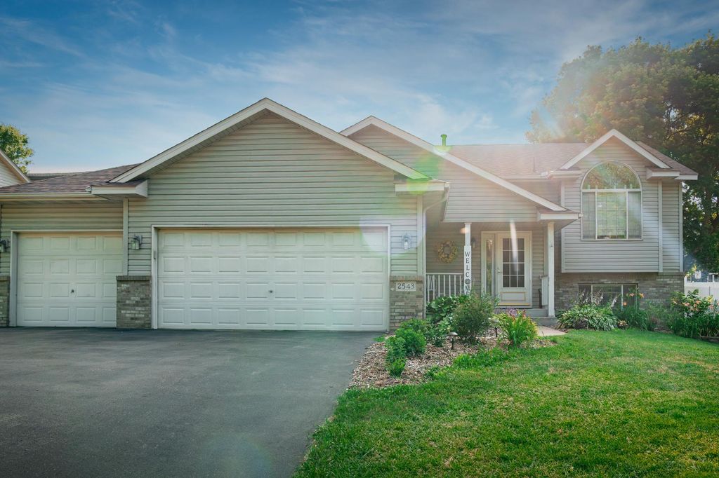 2543 Cypress Street, Maplewood, MN 55109 — photo 2