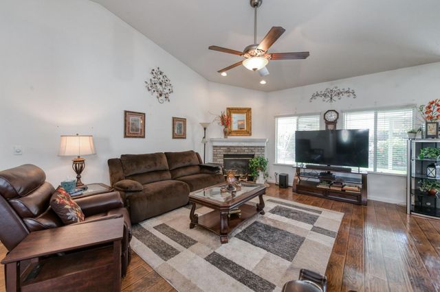 5817 W Corona Avenue, Fresno, CA 93722