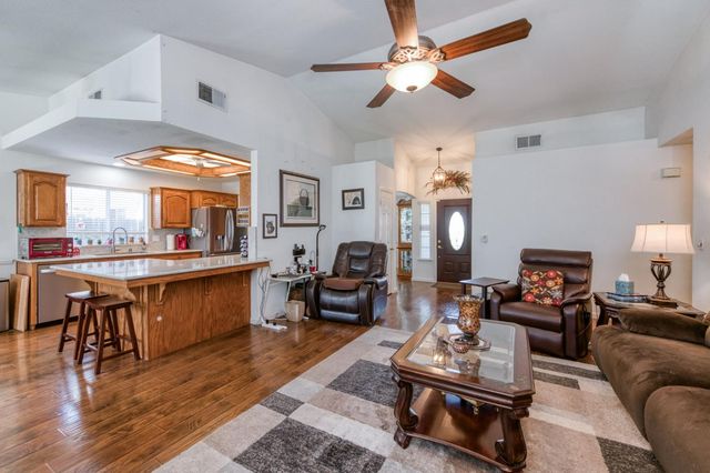 5817 W Corona Avenue, Fresno, CA 93722