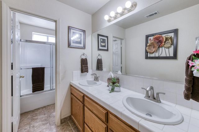 5817 W Corona Avenue, Fresno, CA 93722