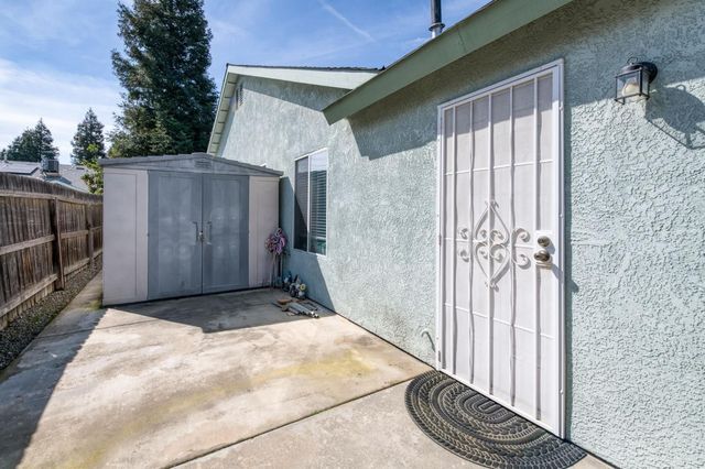 5817 W Corona Avenue, Fresno, CA 93722
