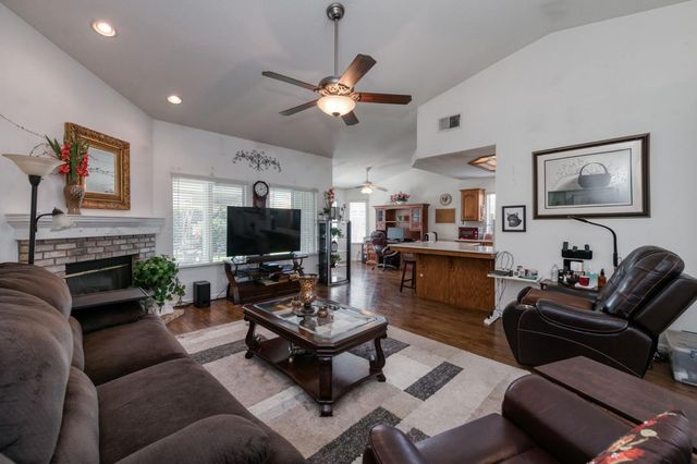 5817 W Corona Avenue, Fresno, CA 93722