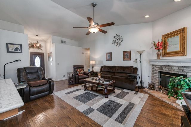 5817 W Corona Avenue, Fresno, CA 93722