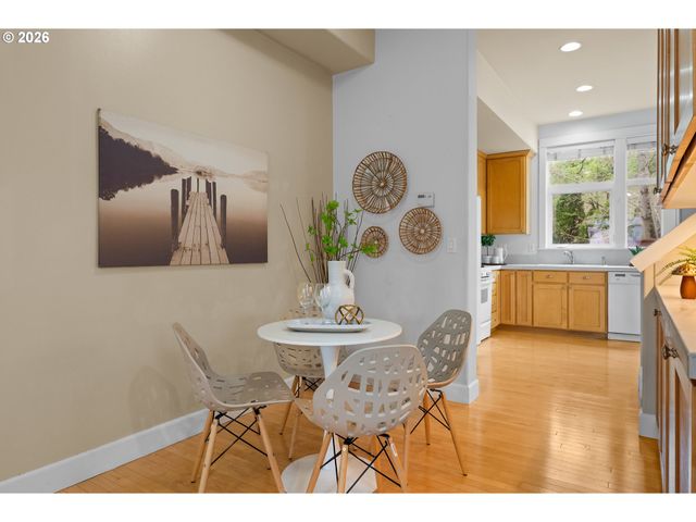 723 Ne TILLAMOOK St, Portland, OR 97212