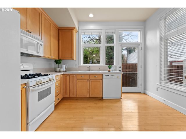 723 Ne TILLAMOOK St, Portland, OR 97212