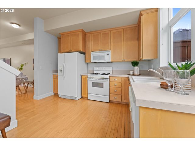 723 Ne TILLAMOOK St, Portland, OR 97212