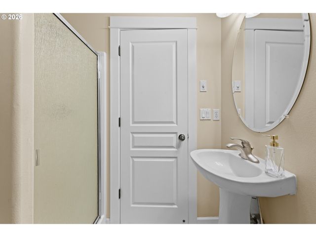 723 Ne TILLAMOOK St, Portland, OR 97212