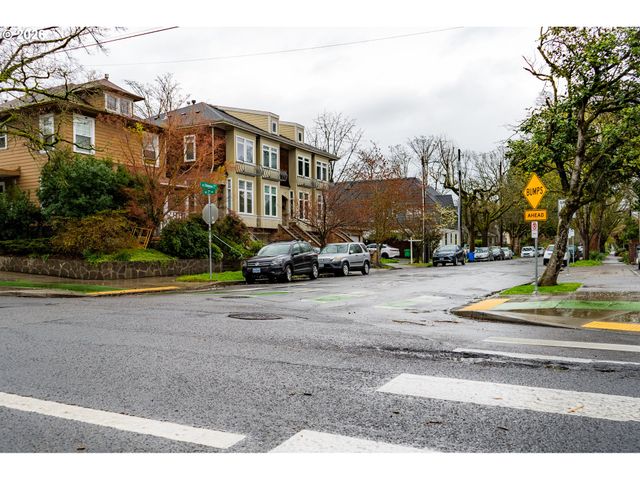 723 Ne TILLAMOOK St, Portland, OR 97212