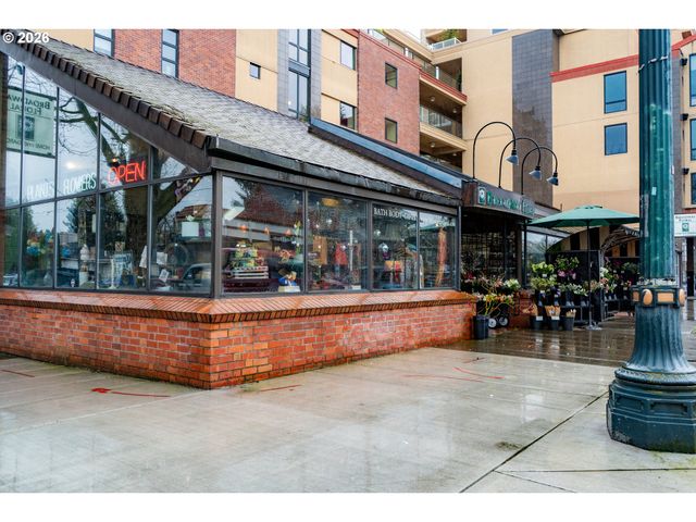 723 Ne TILLAMOOK St, Portland, OR 97212