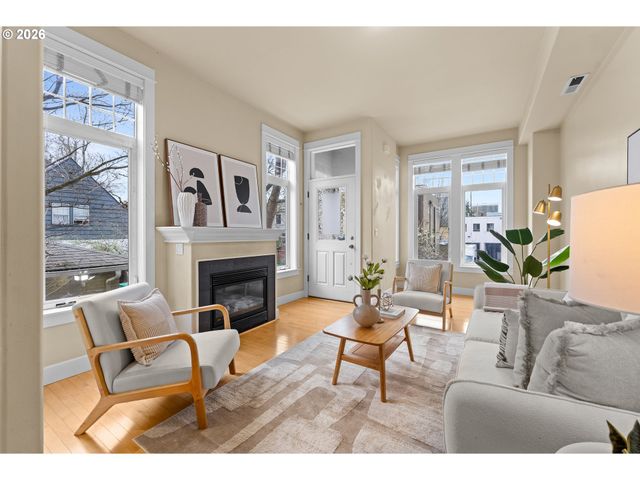 723 Ne TILLAMOOK St, Portland, OR 97212