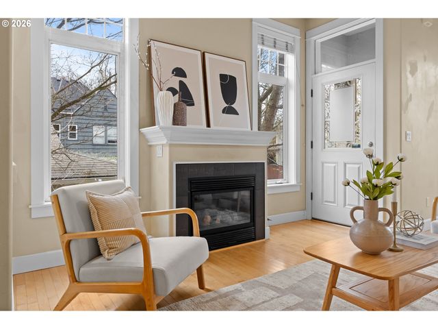 723 Ne TILLAMOOK St, Portland, OR 97212