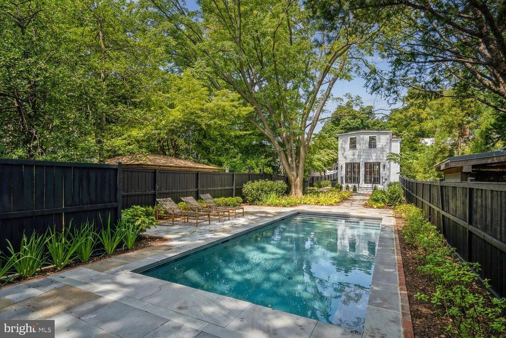 3418 RESERVOIR RD NW, Washington, DC 20007