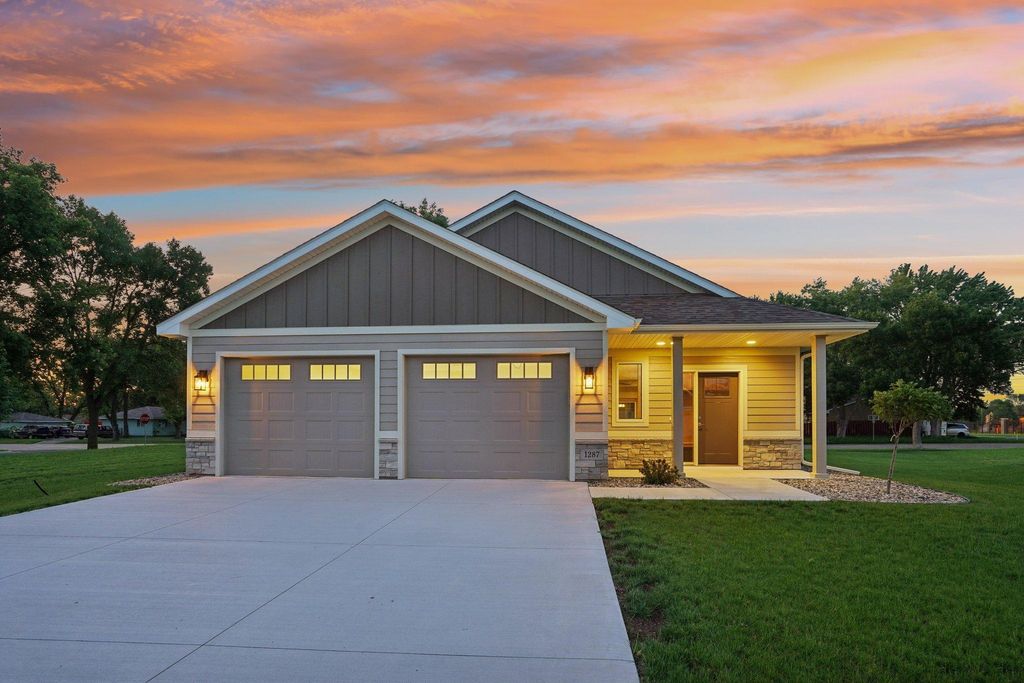 1287 Jefferson Court, Shakopee, MN 55379