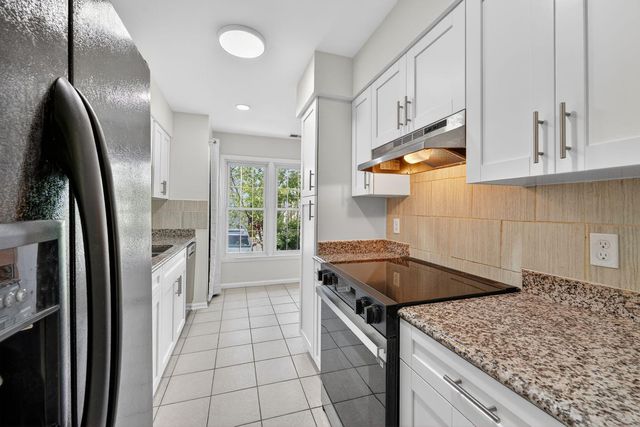 945 HOLBORN CT, Sterling, VA 20164