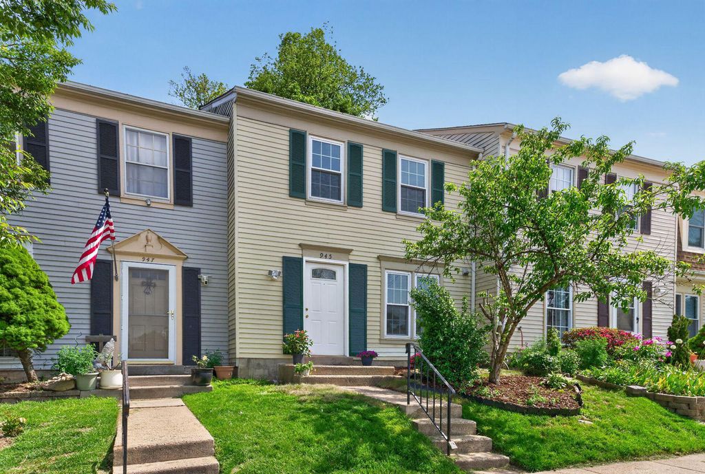 945 HOLBORN CT, Sterling, VA 20164