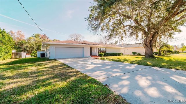 1115 SE 5th Avenue, Crystal River, FL 34429
