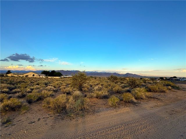 9275 N Singletree Drive, Kingman, AZ 86401