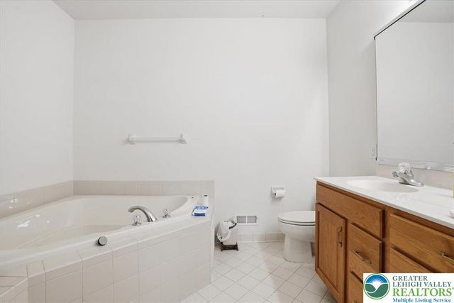 1761 Big Ridge Drive, Middle Smithfield Twp, PA 18302