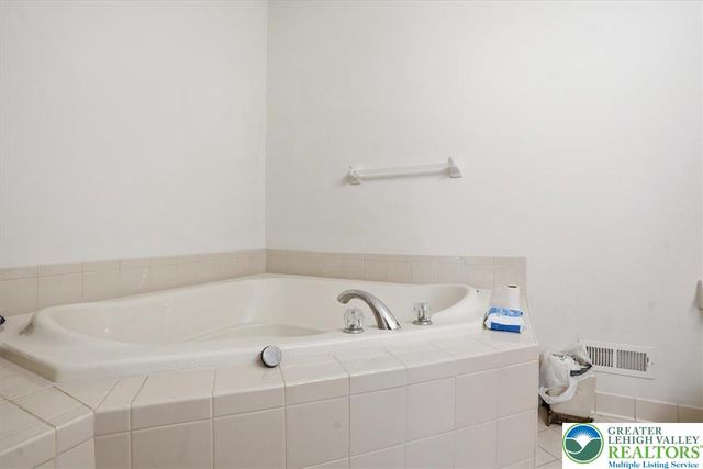 1761 Big Ridge Drive, Middle Smithfield Twp, PA 18302