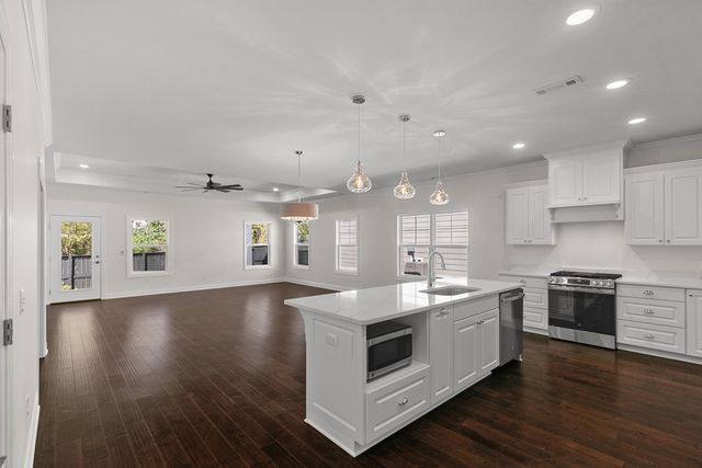 109 Yorkhill, Dothan, AL 36305