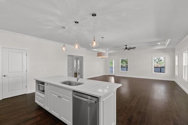 109 Yorkhill, Dothan, AL 36305