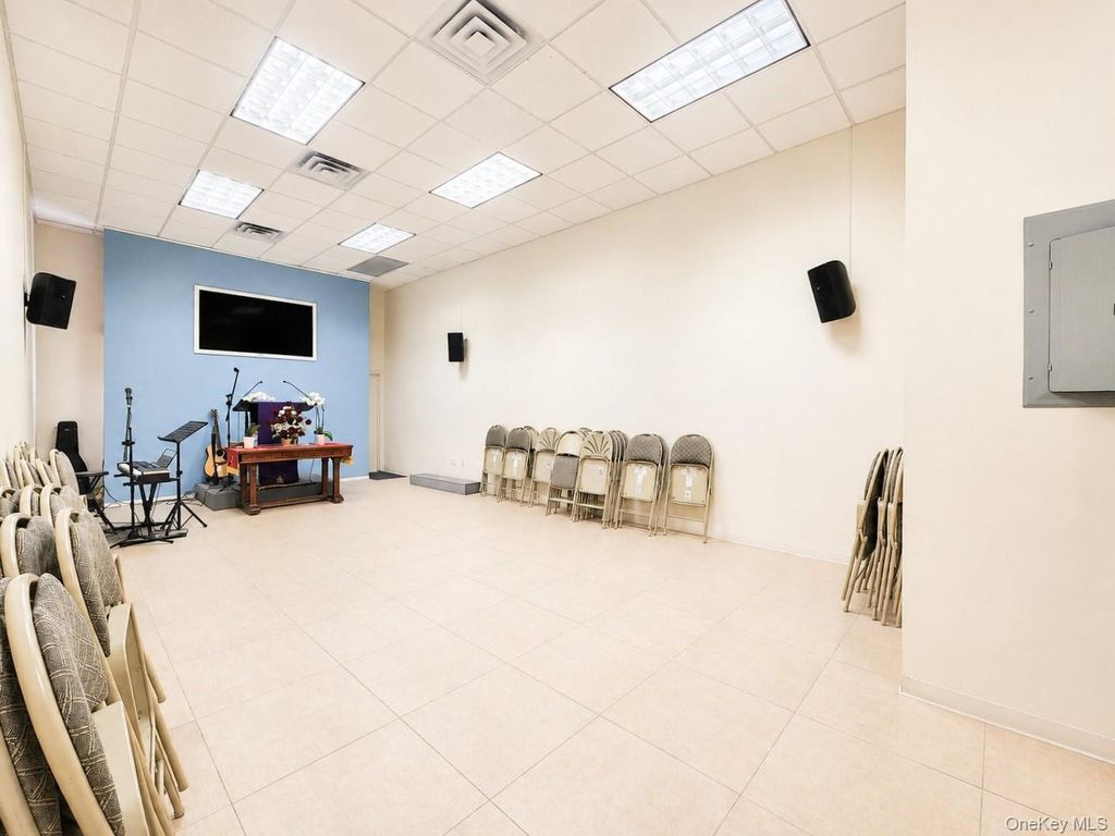 61-12 220 Street 2nd + 3rd Floor, Bayside, NY 11364 — photo 3