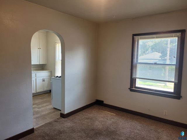 1300 E 6th St Street, Sioux Falls, SD 57106