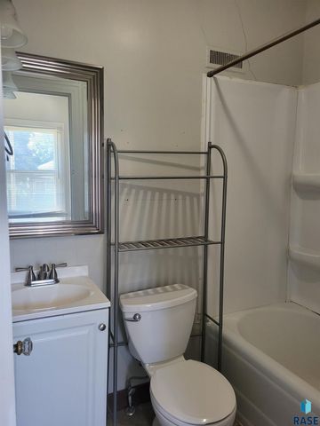 1300 E 6th St Street, Sioux Falls, SD 57106