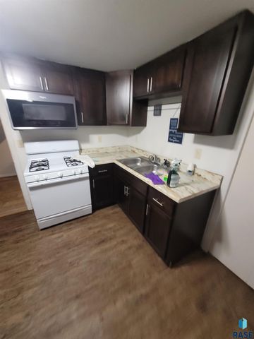 1300 E 6th St Street, Sioux Falls, SD 57106