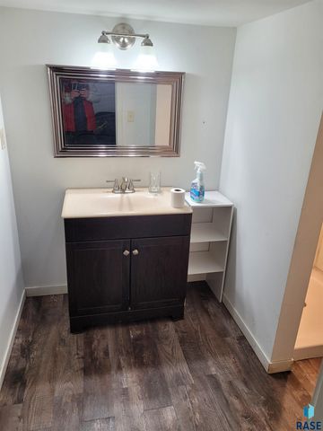 1300 E 6th St Street, Sioux Falls, SD 57106