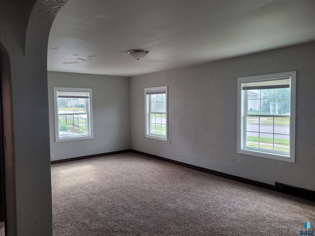 1300 E 6th St Street, Sioux Falls, SD 57106