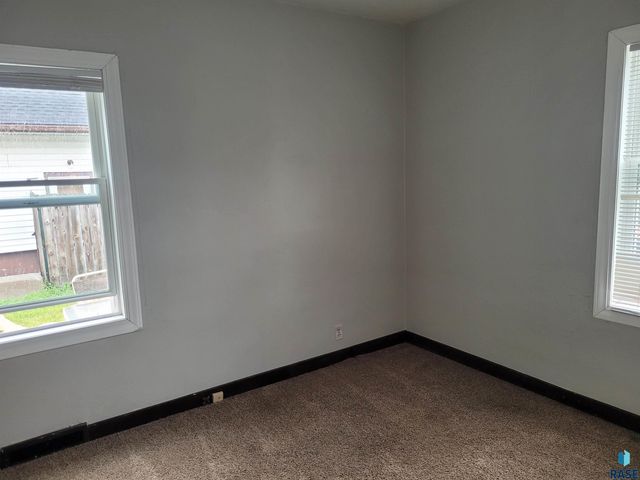 1300 E 6th St Street, Sioux Falls, SD 57106