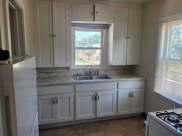 1300 E 6th St Street, Sioux Falls, SD 57106